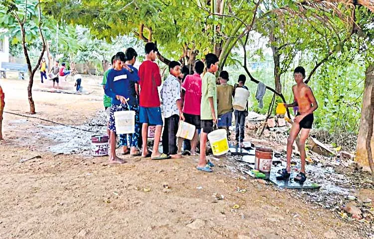  సమస్యల వలయంలో సం‘క్షామ’ హాస్టళ్లు