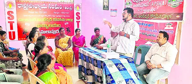 వలంటీర్ల వ్యవస్థ లేదనడం సిగ్గు చేటు 