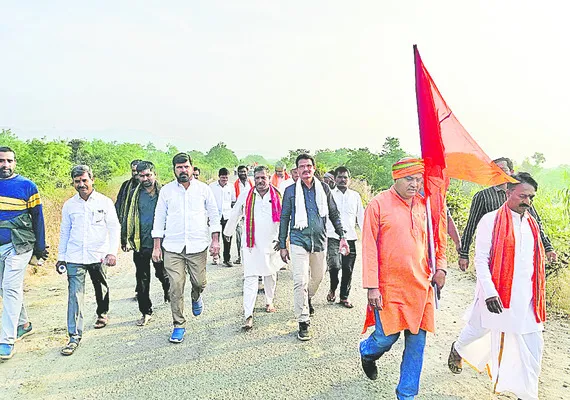 గిరి ప్రదక్షిణకు పోటెత్తిన భక్తులు 