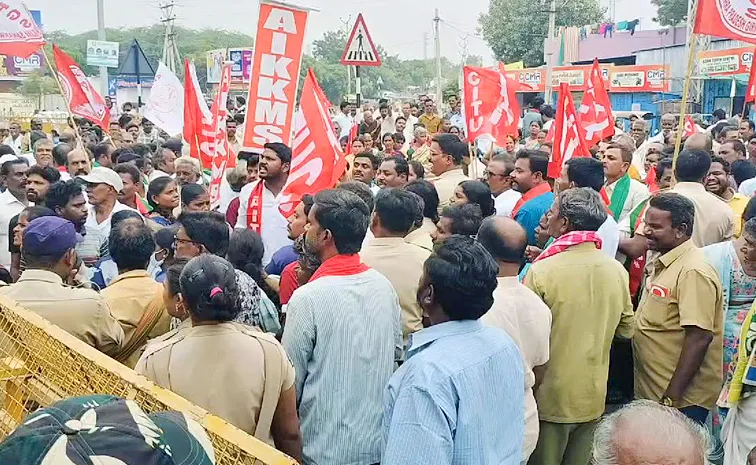 Cpi Cpm Leaders Protest At Anantapuram Collectorate