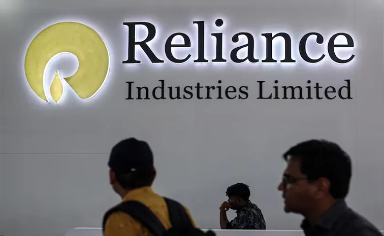 Reliance refining margins rebounded but retail growth remains uncertain