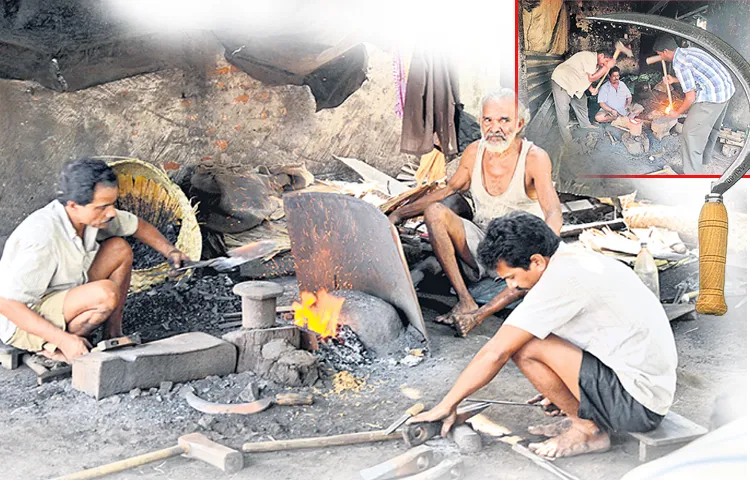 The footsteps of farmers towards that village during the agricultural season