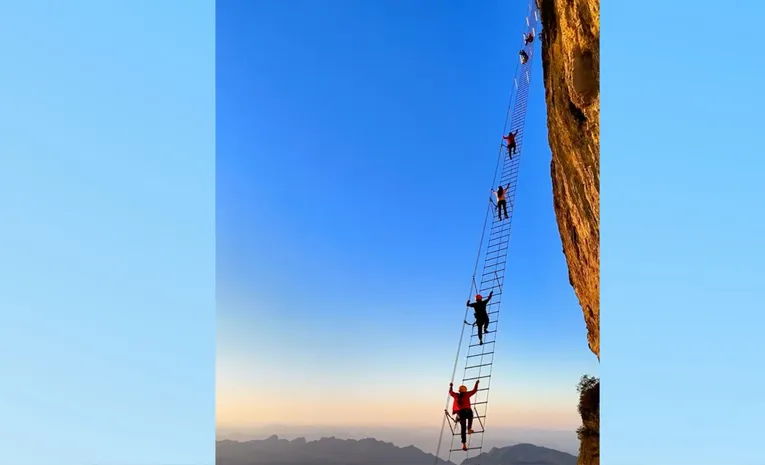 China's hottest new tourist attraction is 5,000 feet in the air