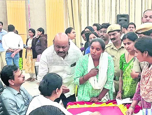 భర్త ఆచూకీ చెప్పండి