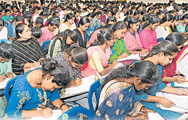 Many complaints are being received against competitive examination centers