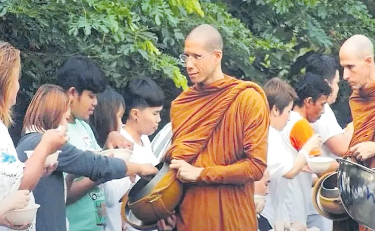 Malaysian tycoon son renounces Rs 4,000 crore fortune to embrace monkhood