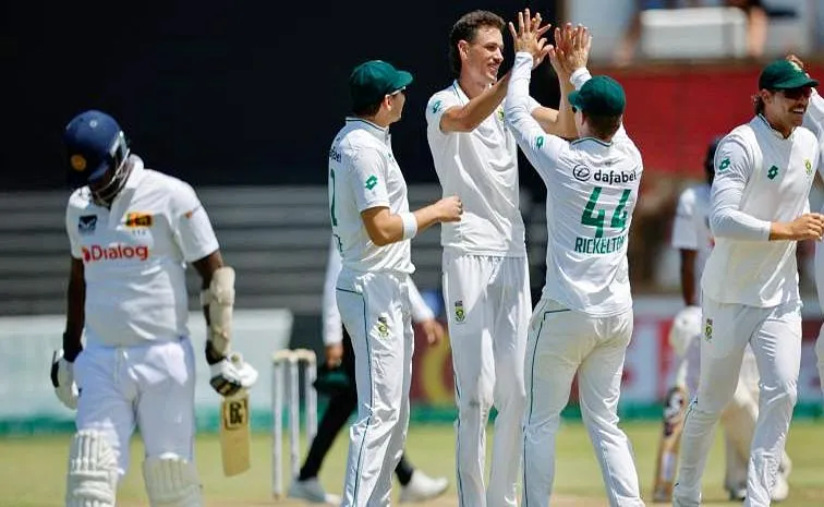 Sri Lanka bowled out for 42, their lowest score in Test cricket