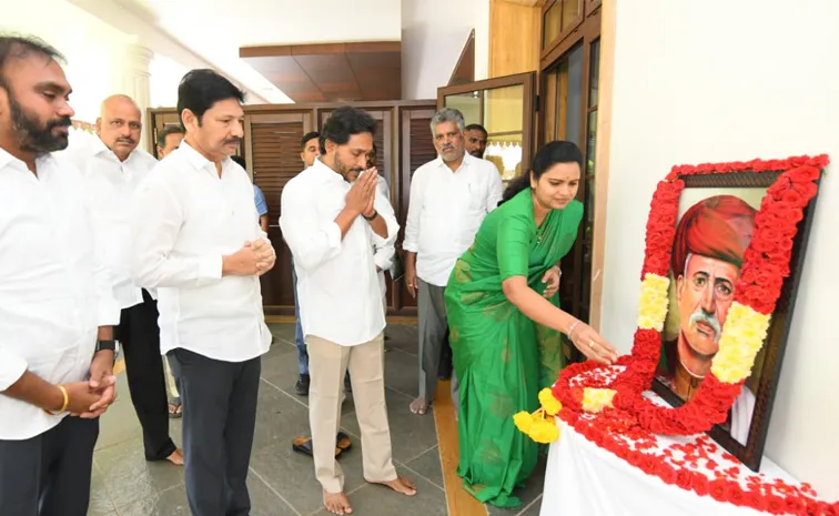 YS Jagan Pays Tributes To Jyothi Rao Pule On His Death Anniversary