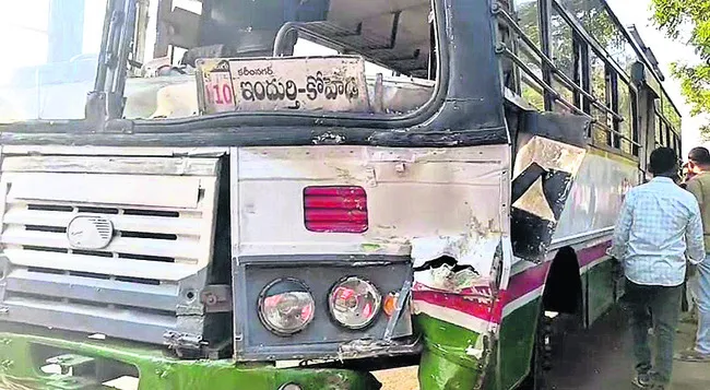 ఆర్టీసీ బస్సును ఢీకొన్న మరో బస్సు