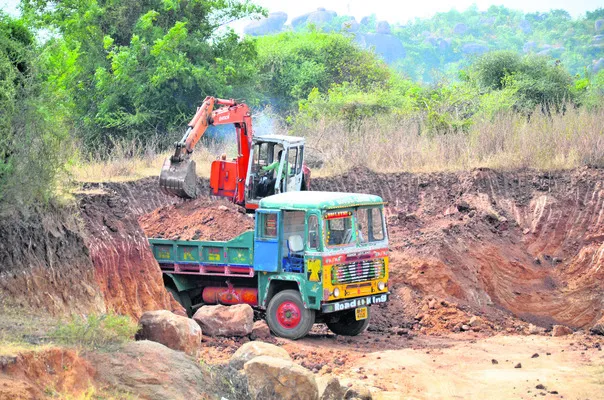 గుట్టుగా గుట్టలు స్వాహా.. 