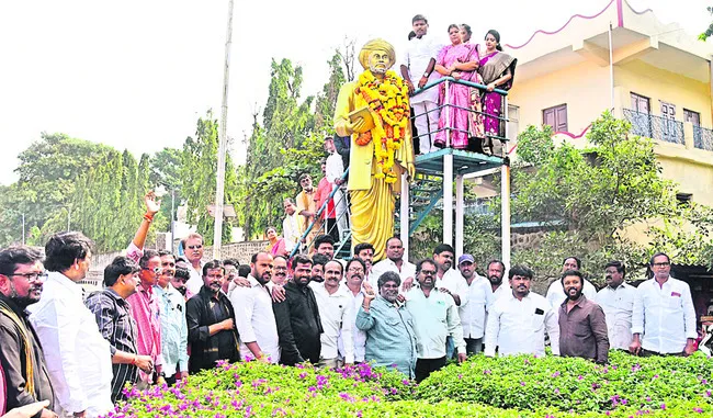 బడుగు, బలహీన వర్గాల ఆశాజ్యోతి పూలే