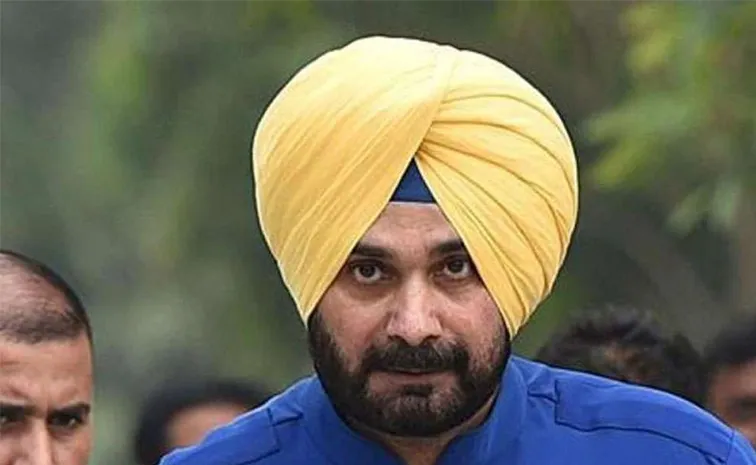 Cancer cure comments: Bad news for Navjot Singh Sidhu gets Rs 850 crore legal notice