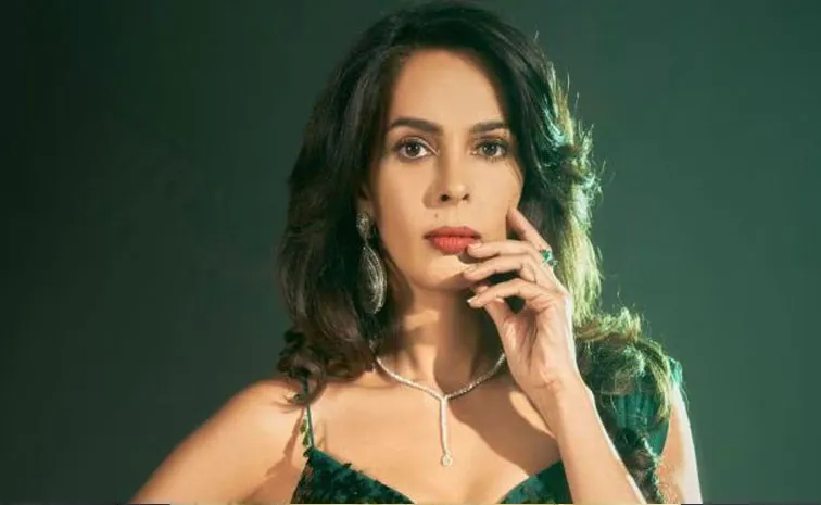 Mallika Sherawat On Why She refused To Play Ishaan Khatter Mother Role In The Royals