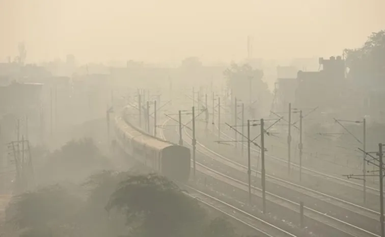 Delhi Pollution Reaches Danger Levels