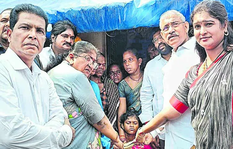 YSRCP leaders gave petition to SP