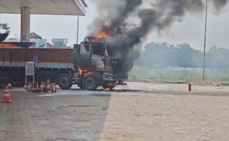 Lorry Caught Fire In Rajahmundry Near Petrolbunk