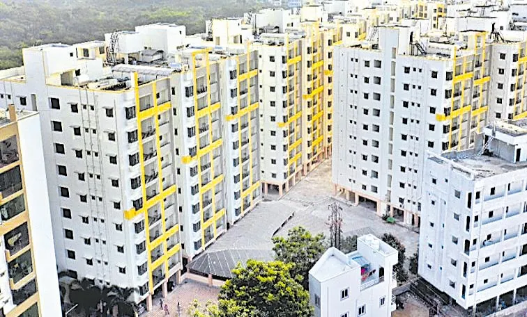 officials prepare plans to auction rajiv swagruha properties: Telangana