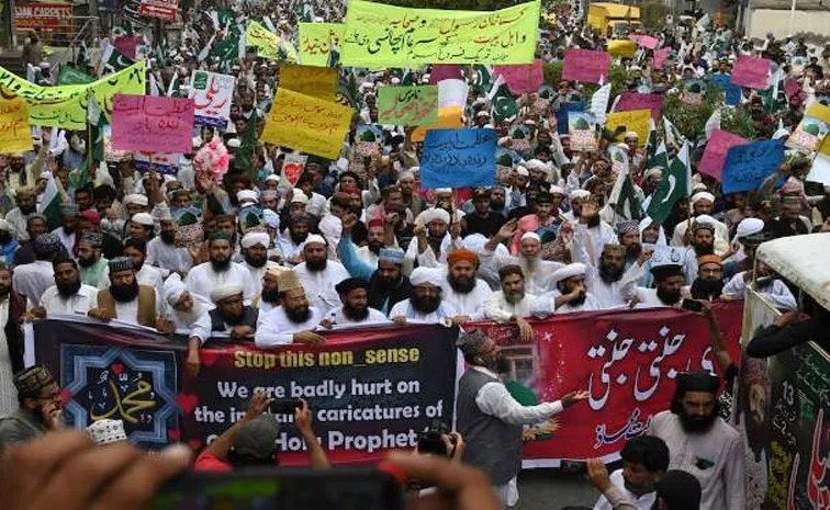 Violence Continues in Pakistan 122 People have Died so Far