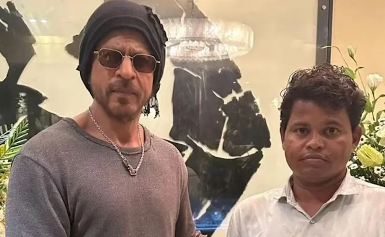 Shah Rukh Khan meets Jharkhand fan who waited outside Mannat for 95 days