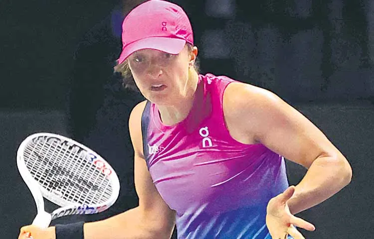 Swiatek off to a good start in the WTA Finals