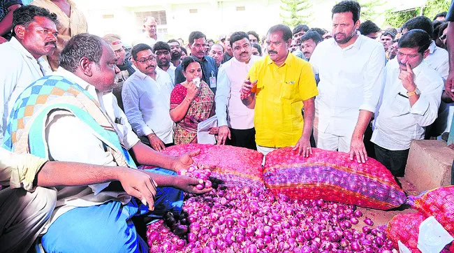 సార్‌ నష్టపోతున్నాం.. ఆదుకోండి