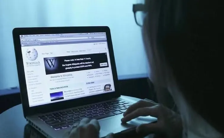 Government raps Wikipedia overBias says small group controls edits: