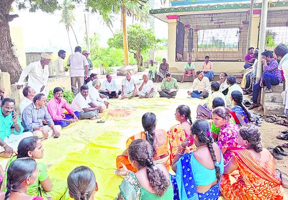 దుబ్బాకలో  అధికారుల విచారణ