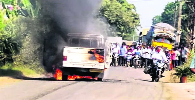 బొలెరో వాహనం దగ్ధం 