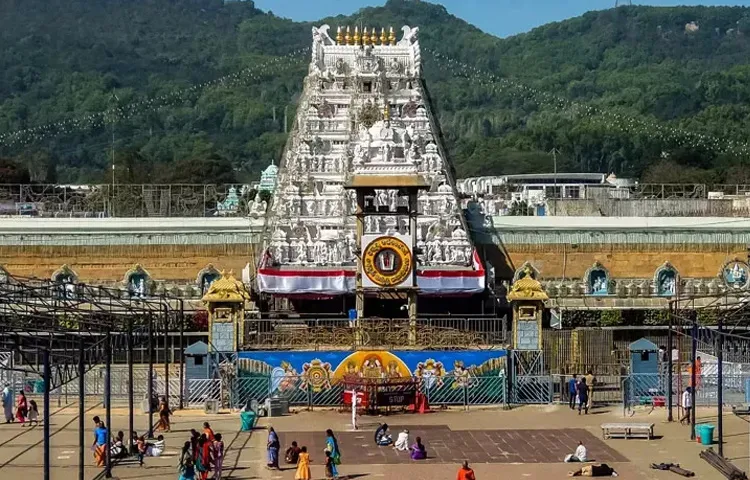 Huge Devotees Rush At Tirumala