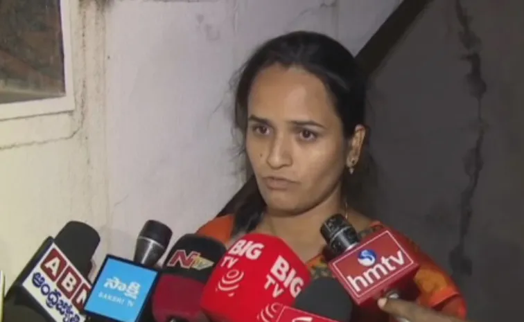 Varra Ravindra Reddy Wife Comments On Home Minister Anita