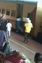 Young girl narrow escape at Kannur railway station in Kerala4