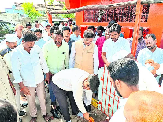 కాంగ్రెస్‌ నాయకుల బాహాబాహీ