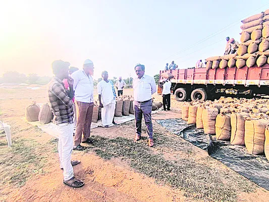 కొనుగోలు కేంద్రాల్లోనే మద్దతు ధర