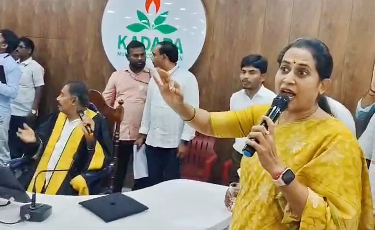 Mla Madhavi Reddy Hulchul In Kadapa Corporation Office