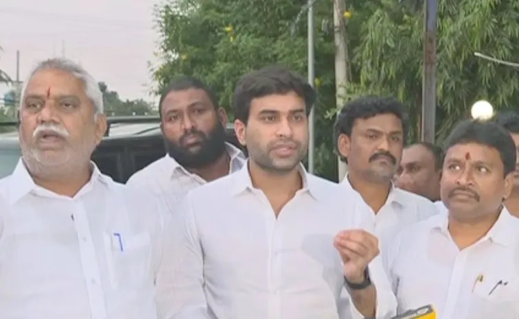 Ysrcp Leaders Complain In Police Commissionerate About Illegal Cases