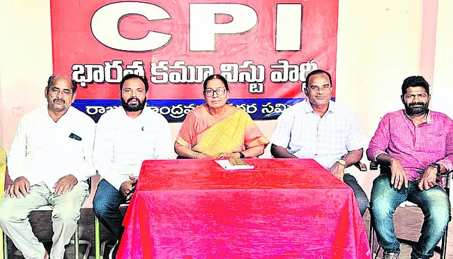 ఉచిత ఇసుక విధానం  పూర్తిగా విఫలం 