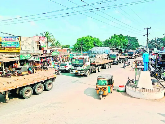 జాతీయ రహదారిపై ట్రాఫిక్‌ జామ్‌ 