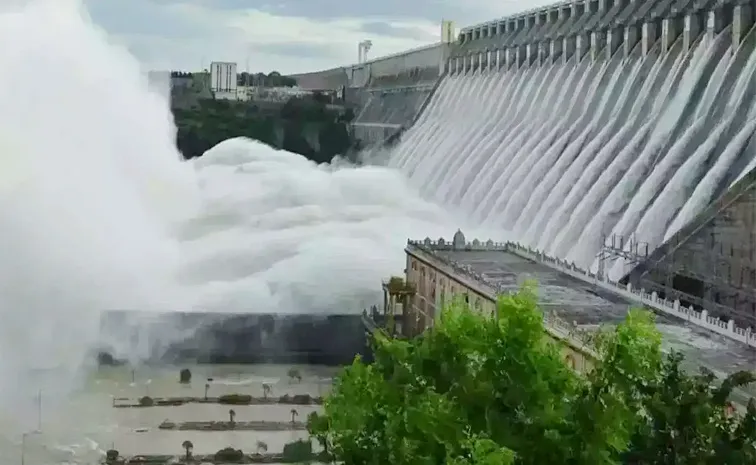 Argument Between Telangana Ap Irrigation Officials Over Nagarjunasagar