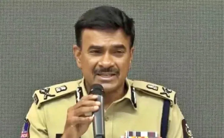 Fake Calls With Hyderabad Police Commissioner Cv Anand DP