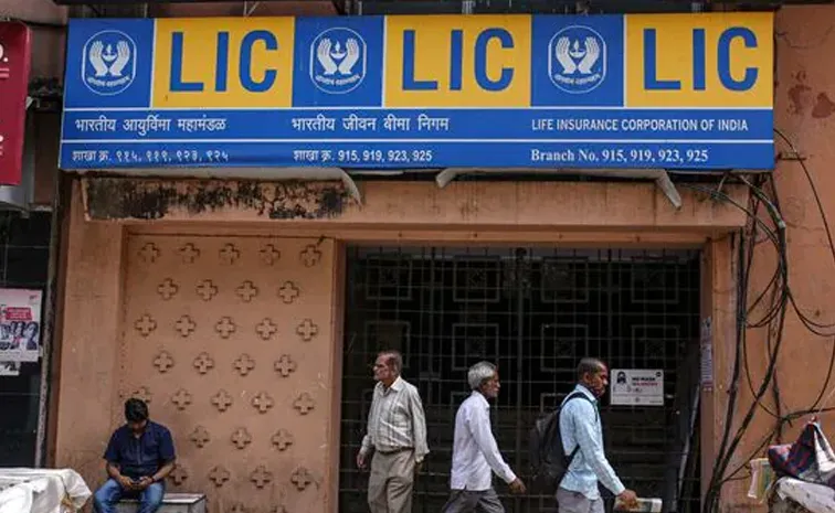 LIC Q2 result net profit falls 4 pc