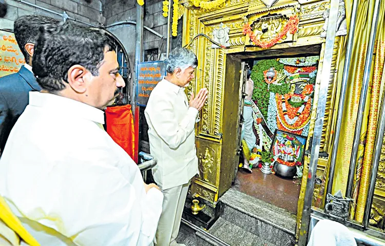 CM Chandrababu Naidu in Nemakallu Anantapur district