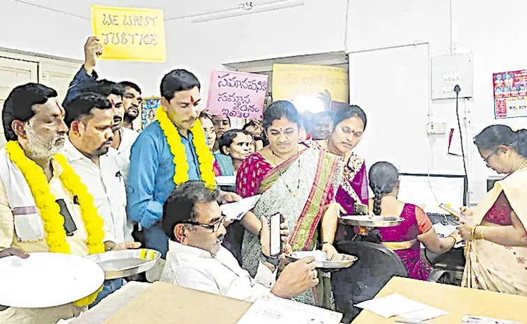 Tribal teachers dharna: Andhra pradesh