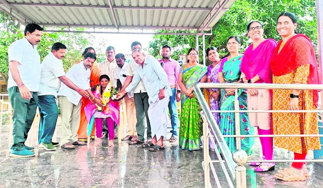 రాష్ట్రస్థాయికి ఎంపికై న  విద్యార్థినికి ఘన సన్మానం
