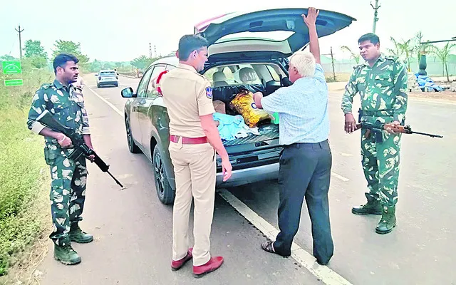 రామప్ప ఆలయాన్ని  సందర్శించిన కొరియోగ్రాఫర్‌
