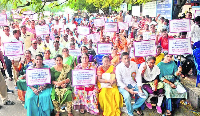 ఎల్‌ఐసీని నిర్వీర్యం చేసే కుట్రను తిప్పికొట్టాలి