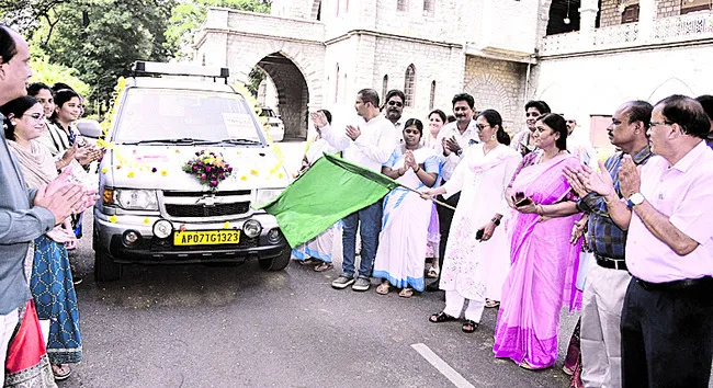 బాలల సంపూర్ణ ఆరోగ్య రక్ష వాహనం ప్రారంభం 