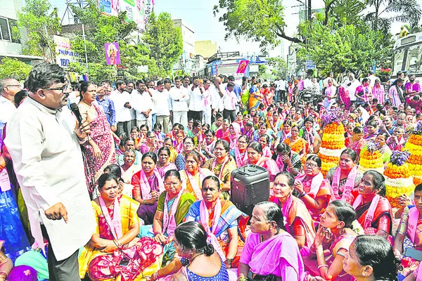 సంస్కృతికి ప్రతీక బతుకమ్మ 