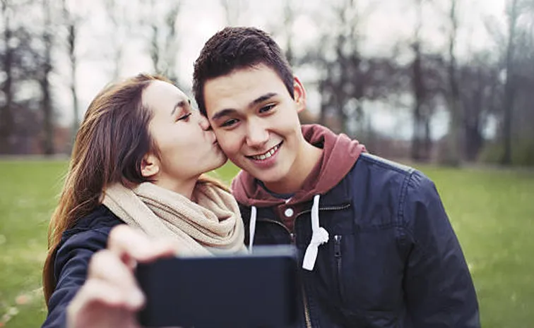 Should you shower your girlfriend with kisses? Here's a tip viral video