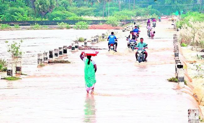 కృష్ణాపురం నుంచి మిగులు జలాల విడుదల 