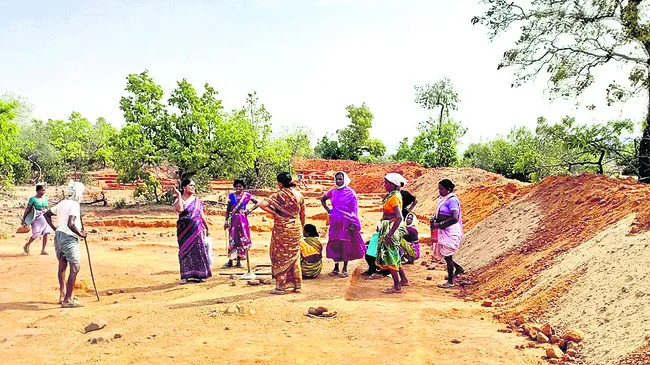 అతివలకు ఉపాధి హామీ